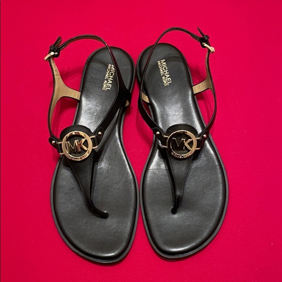 MICHAEL KORS Black Flat Size 8.5